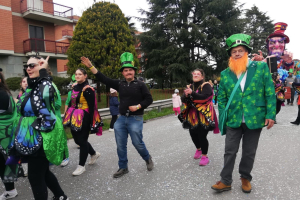 Il carnevale per la pace in giallo e blu di Leini 20250323 23