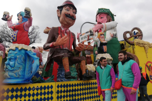 Il carnevale per la pace in giallo e blu di Leini 20250323 50
