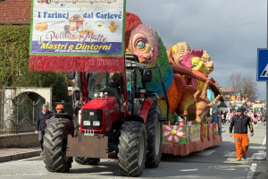 Il carnevale per la pace in giallo e blu di Leini 20250323 92