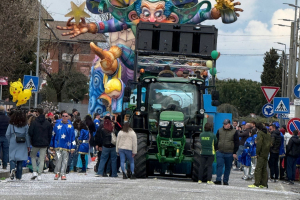 Il carnevale per la pace in giallo e blu di Leini 20250323 67