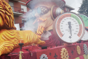 Il carnevale per la pace in giallo e blu di Leini 20250323 45