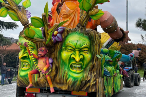 Il carnevale per la pace in giallo e blu di Leini 20250323 1
